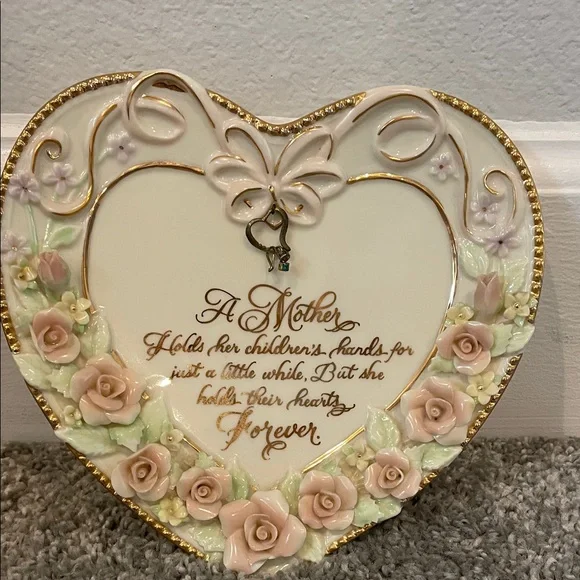 Bradford exchange What a mother holds dear porcelain heart - Picture 5 of 5